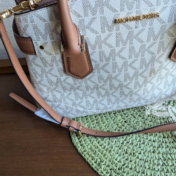 Michael Kors Lynn Vanilla Lugg MK Printed Large EW Satchel Bag - NWT $398 - Picture 9 of 11